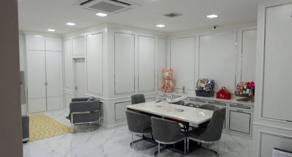Haus zum Kauf mit 6 Zimmer in Bang Phli, Samut Prakan