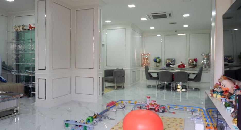 Haus zum Kauf mit 6 Zimmer in Bang Phli, Samut Prakan