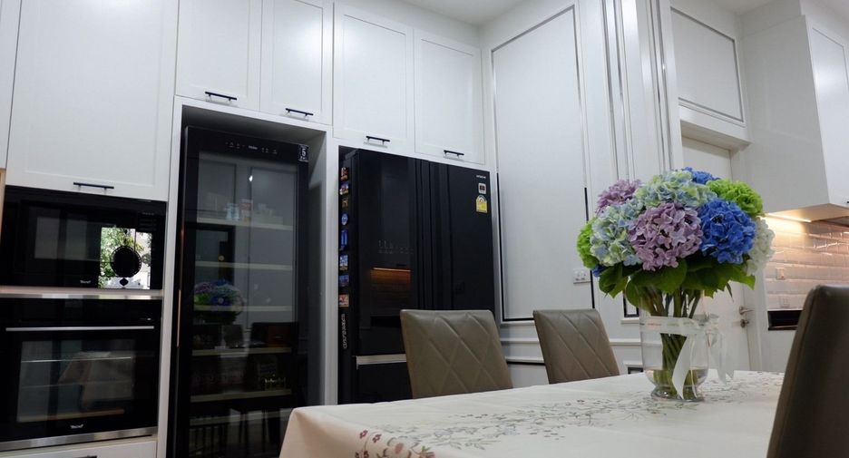 Haus zum Kauf mit 6 Zimmer in Bang Phli, Samut Prakan