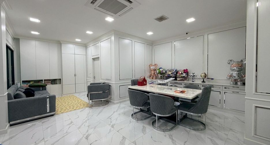 Haus zum Kauf mit 6 Zimmer in Bang Phli, Samut Prakan