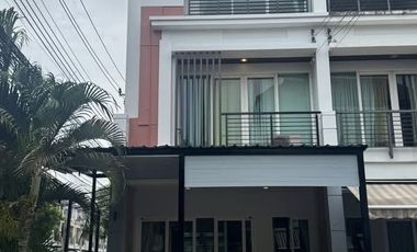 À louer 3 chambres maison à Wang Thonglang, Bangkok