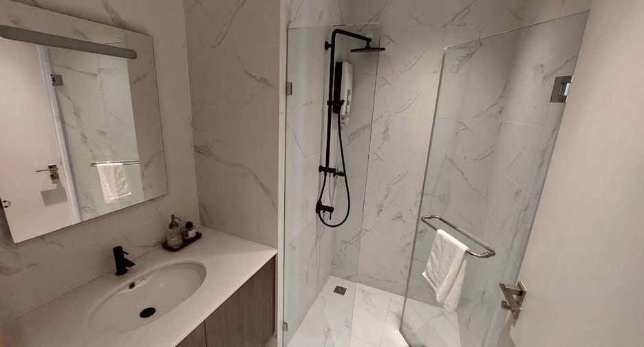 For rent 1 bed condo in Wang Thonglang, Bangkok