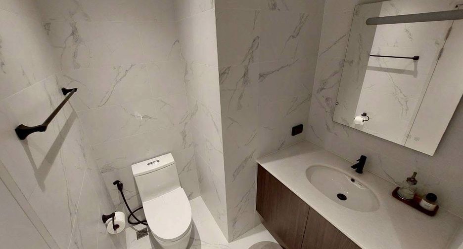 For rent 1 bed condo in Wang Thonglang, Bangkok