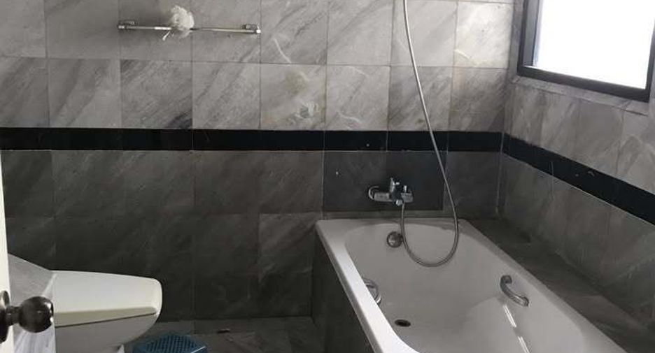 Condo en alquiler de 3 habitaciones en Bang Phlat, Bangkok