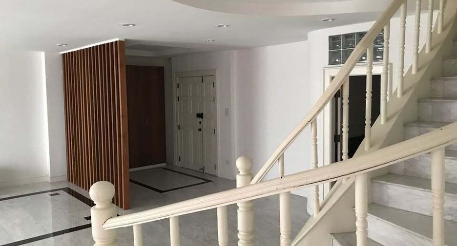 Condo en alquiler de 3 habitaciones en Bang Phlat, Bangkok