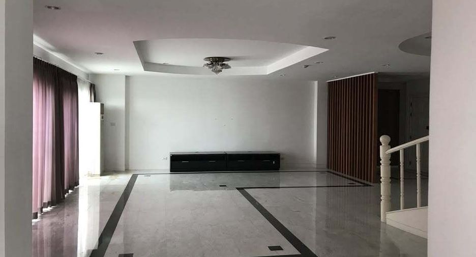 Condo en alquiler de 3 habitaciones en Bang Phlat, Bangkok