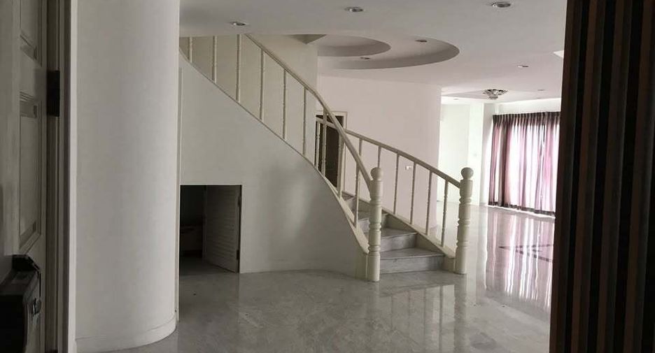 Condo en alquiler de 3 habitaciones en Bang Phlat, Bangkok
