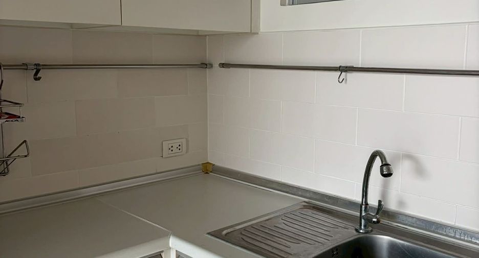 For rent 2 ベッドルーム condo in Huai Khwang, Bangkok