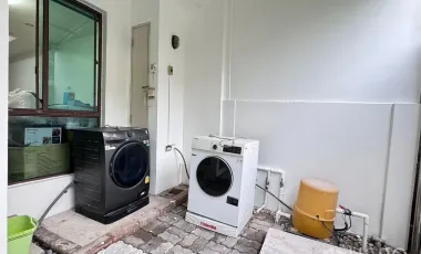 Casa adosada en alquiler de 3 habitaciones en Phra Khanong, Bangkok