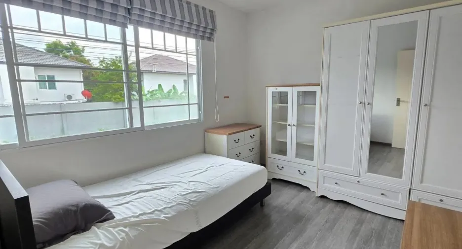 出租 2 卧室 联排别墅 在 Bang Phli, Samut Prakan