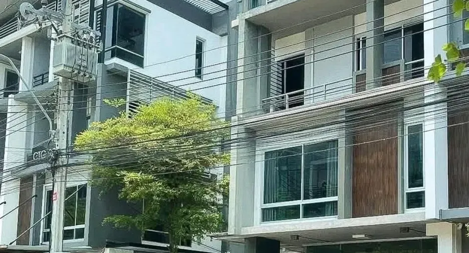 Oficina en alquiler y en venta en Wang Thonglang, Bangkok
