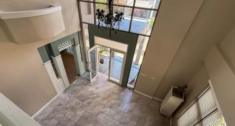 Oficina en alquiler de 8 habitaciones en Wang Thonglang, Bangkok