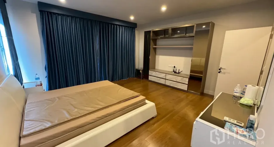 Casa en alquiler de 4 habitaciones en Prawet, Bangkok