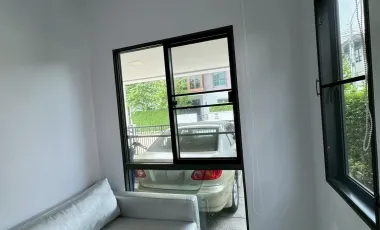 Casa en alquiler de 4 habitaciones en Prawet, Bangkok