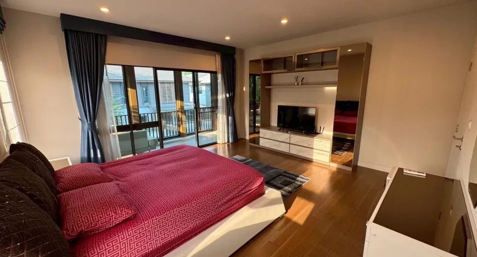 Casa en alquiler de 4 habitaciones en Prawet, Bangkok