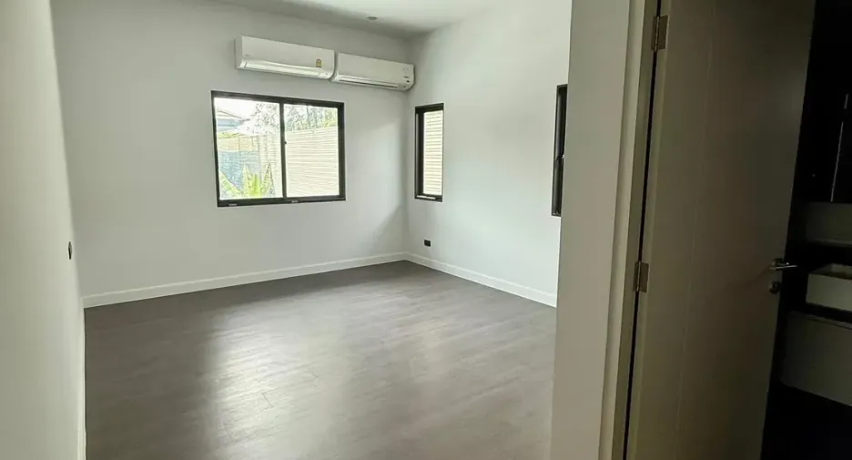Casa en alquiler de 4 habitaciones en Bang Kapi, Bangkok