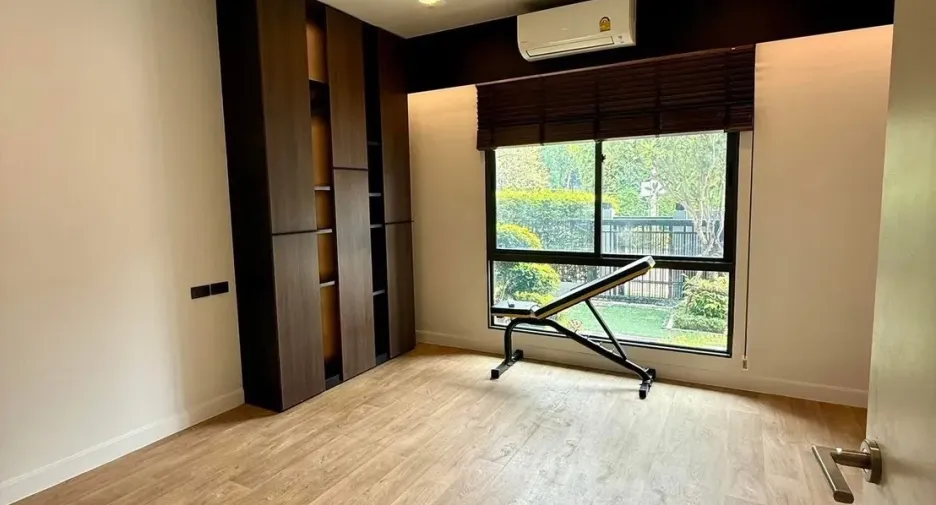 Casa en alquiler de 4 habitaciones en Bang Kapi, Bangkok
