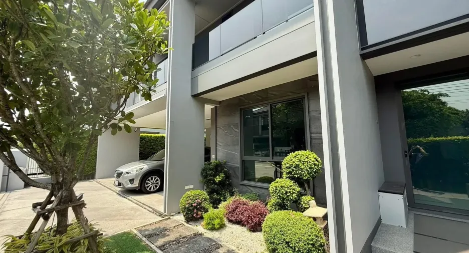 Casa en alquiler de 4 habitaciones en Bang Kapi, Bangkok