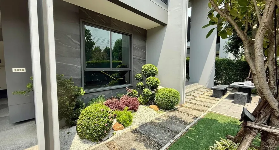 Casa en alquiler de 4 habitaciones en Bang Kapi, Bangkok