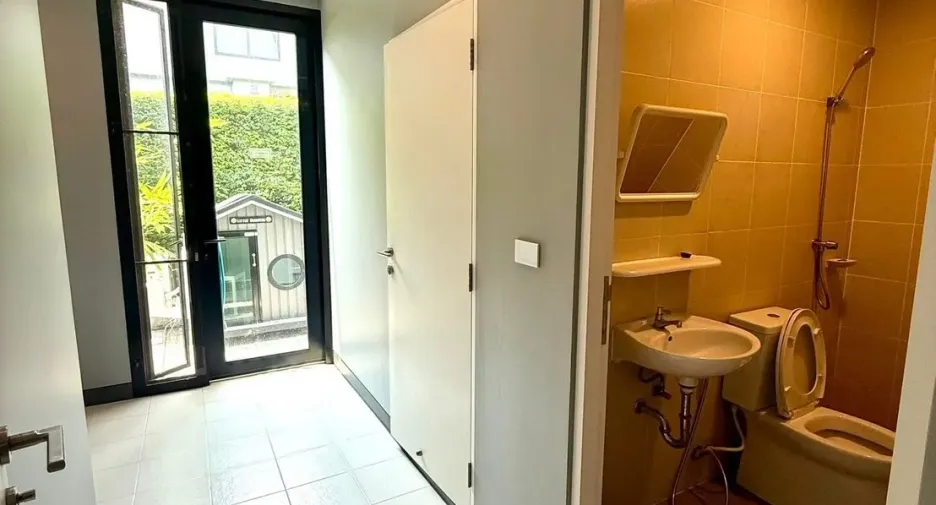 Casa en alquiler de 4 habitaciones en Bang Kapi, Bangkok