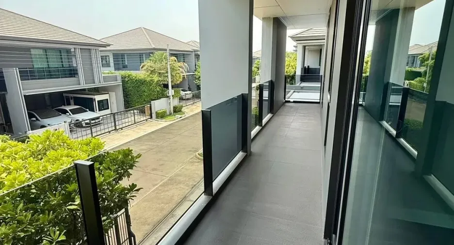 Casa en alquiler de 4 habitaciones en Bang Kapi, Bangkok