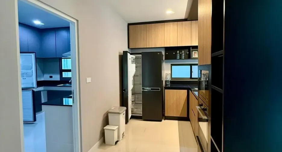 Casa en alquiler de 4 habitaciones en Bang Kapi, Bangkok