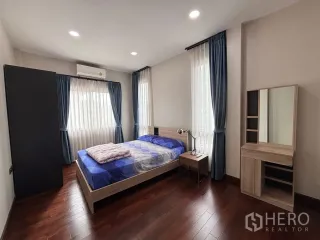 Аренда 4 спальни дом в Лат Крабанг, Бангкок