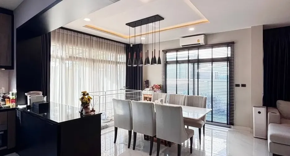 Haus zur Miete mit 4 Zimmer in Lat Krabang, Bangkok