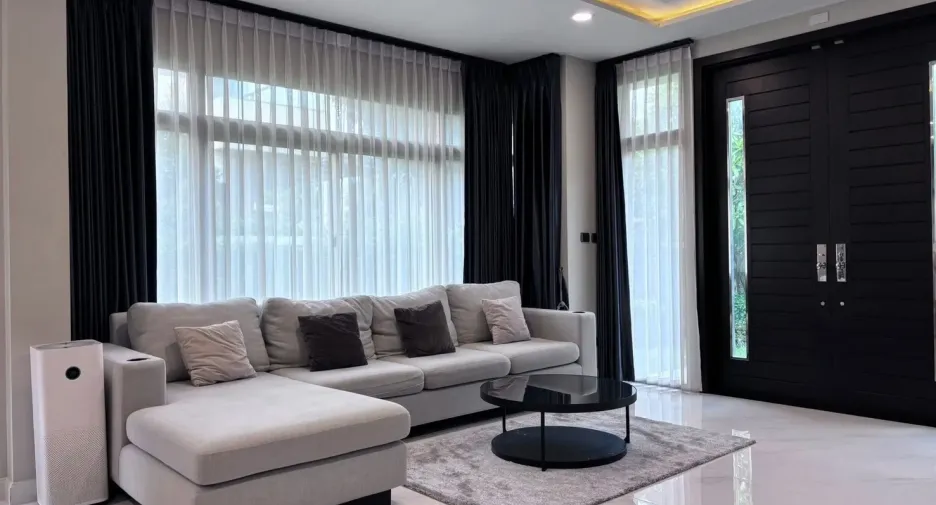 Haus zur Miete mit 4 Zimmer in Lat Krabang, Bangkok