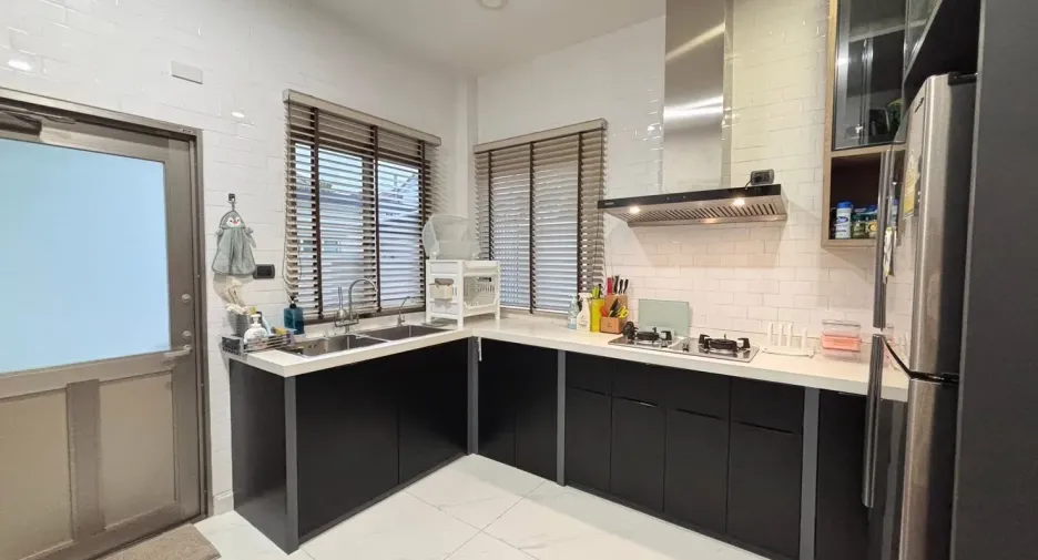 Haus zur Miete mit 4 Zimmer in Lat Krabang, Bangkok