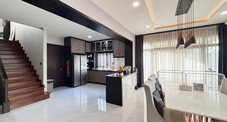 Haus zur Miete mit 4 Zimmer in Lat Krabang, Bangkok