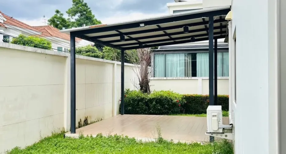 Haus zur Miete mit 4 Zimmer in Lat Krabang, Bangkok