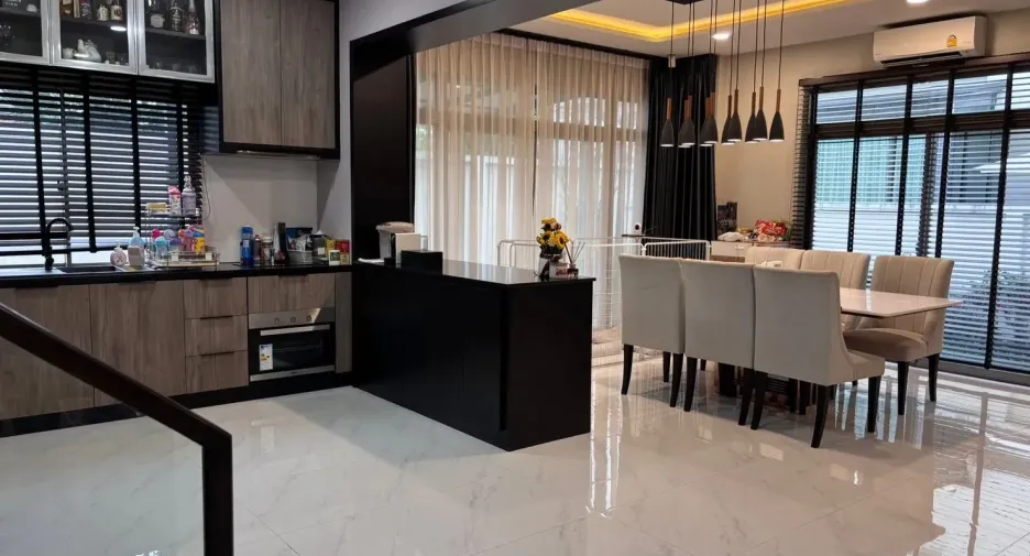 Haus zur Miete mit 4 Zimmer in Lat Krabang, Bangkok
