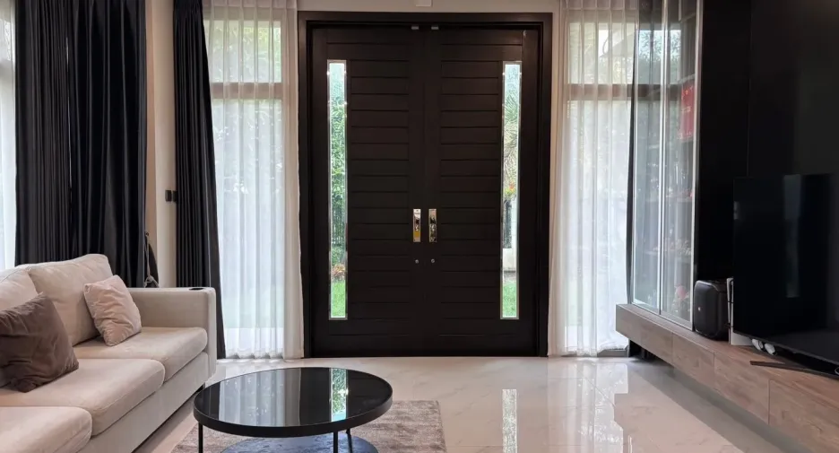 Haus zur Miete mit 4 Zimmer in Lat Krabang, Bangkok
