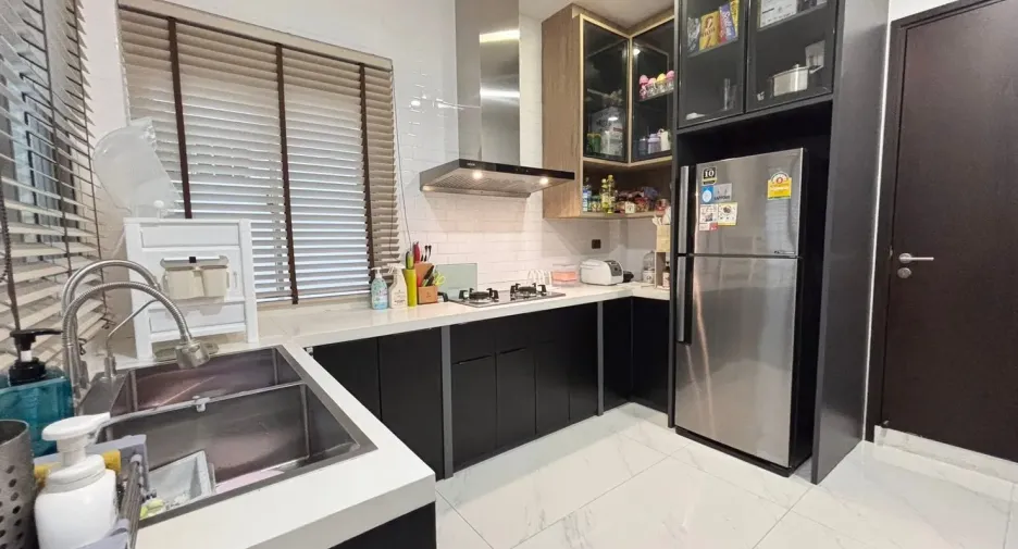 Haus zur Miete mit 4 Zimmer in Lat Krabang, Bangkok
