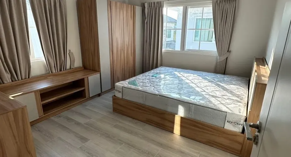 For rent 4 bedrooms house in Bang Phli, Samut Prakan
