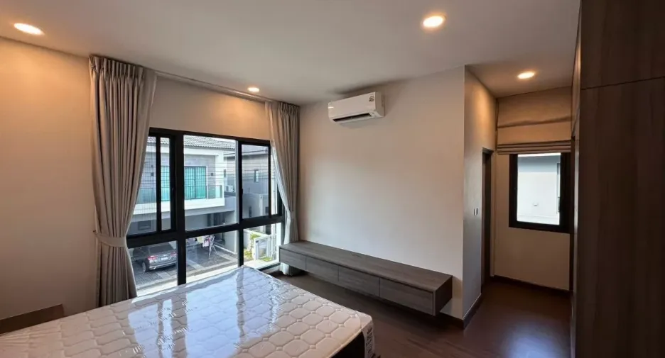 For rent 4 bedrooms house in Bang Phli, Samut Prakan