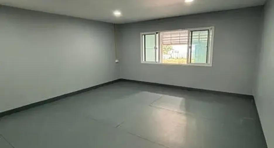For rent warehouse in Mueang Pathum Thani, Pathum Thani
