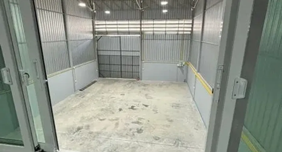 For rent warehouse in Mueang Pathum Thani, Pathum Thani