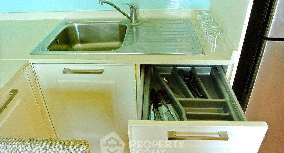Condo en alquiler de 2 habitaciones en Phra Khanong, Bangkok