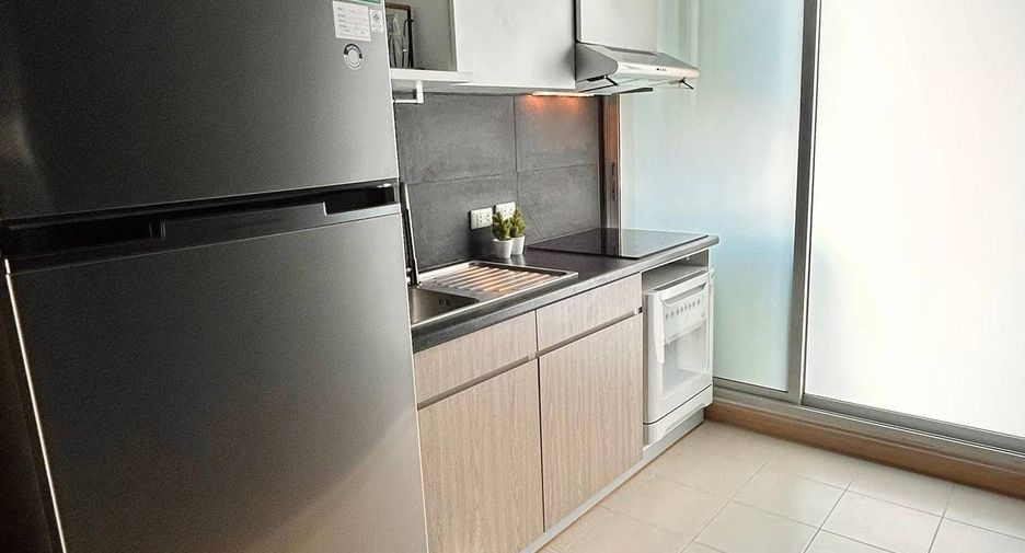 For rent そして for sale 3 ベッドルーム condo in Huai Khwang, Bangkok