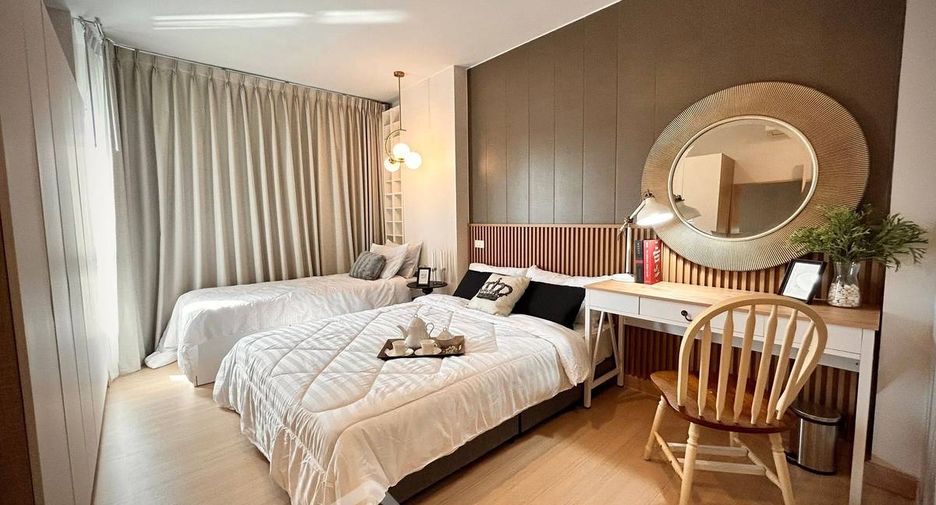 For rent そして for sale 3 ベッドルーム condo in Huai Khwang, Bangkok