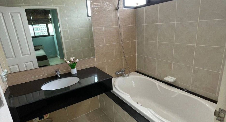 Condo en alquiler de 2 habitaciones en Bang Kho Laem, Bangkok