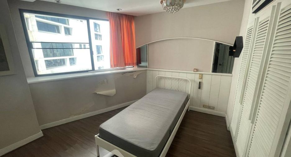 For rent 3 bedrooms condo in Khlong Toei, Bangkok