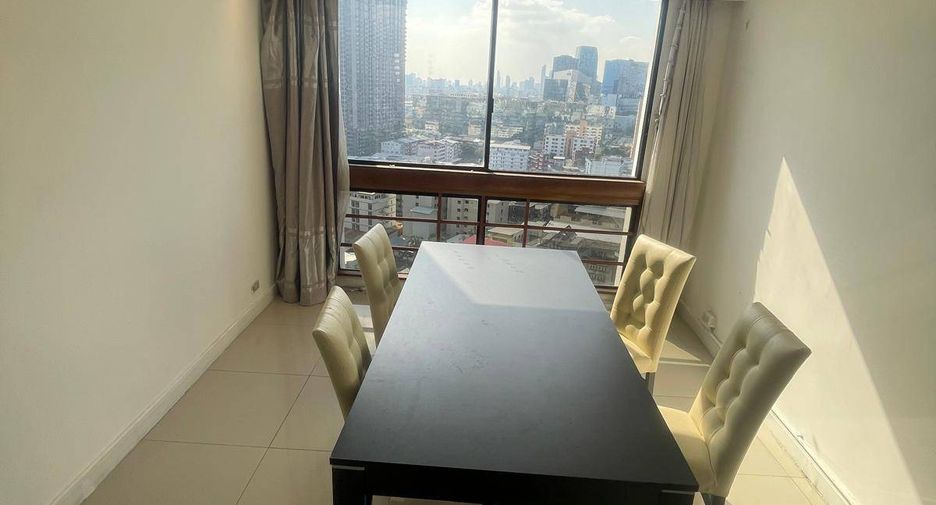 For rent 3 bedrooms condo in Khlong Toei, Bangkok