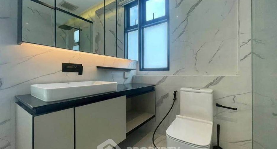 For rent 2 bedrooms condo in Ratchathewi, Bangkok