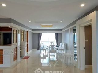 For rent 4 bedrooms condo in Sathon, Bangkok