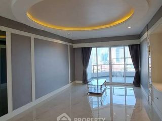 For rent 4 bedrooms condo in Sathon, Bangkok