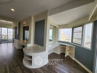 For rent 4 bedrooms condo in Sathon, Bangkok