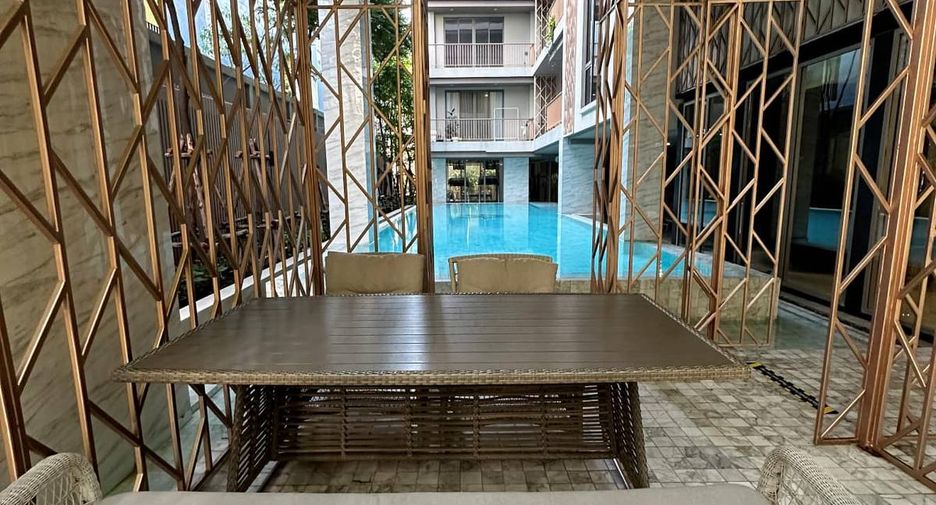 For rent 2 bedrooms condo in Pathum Wan, Bangkok